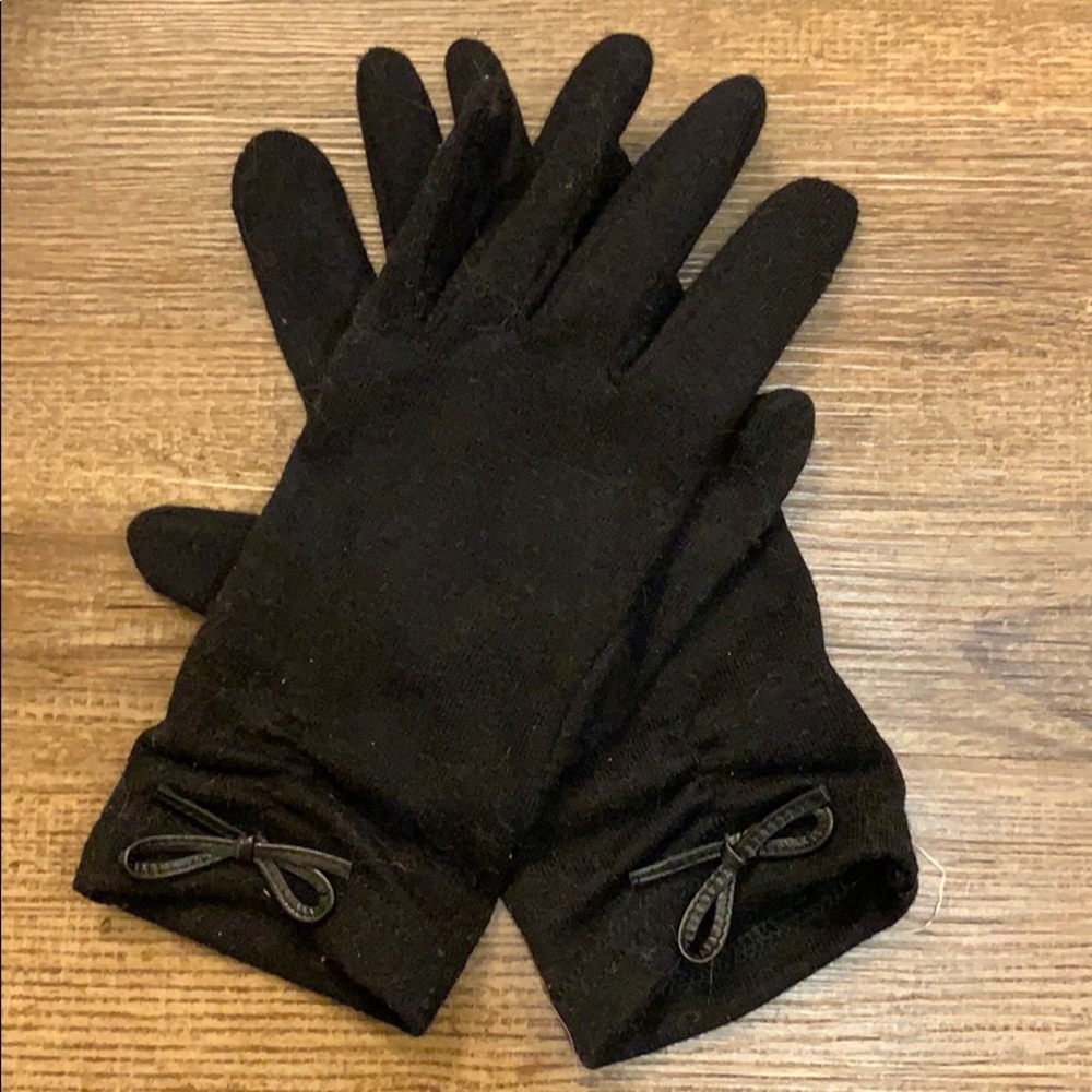 Super cute black gloves